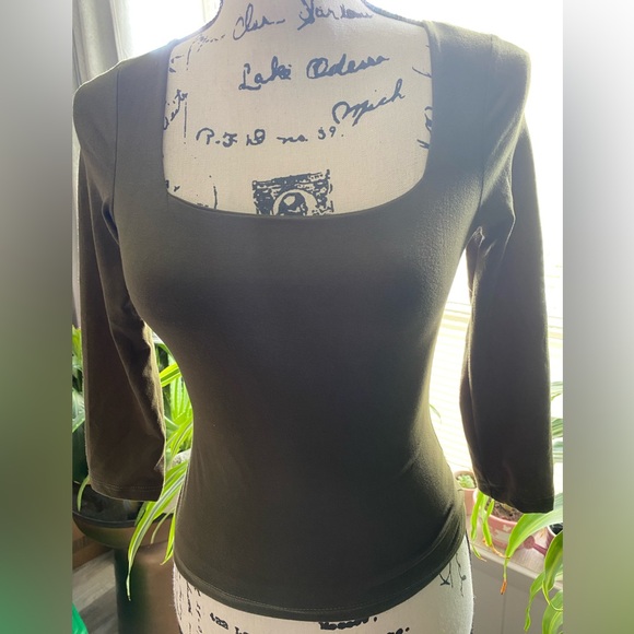 MWT Super Soft Fitted Square Neck Top - Picture 14 of 16